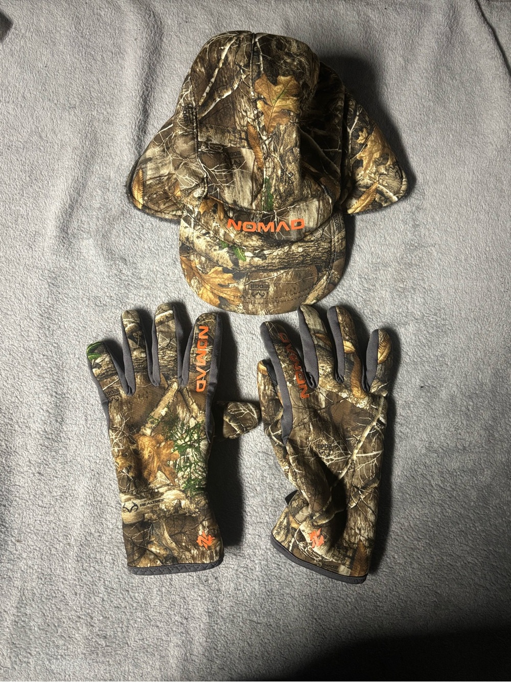 Nomad Realtree Camo Hat and Glove Set with Black Fleece Lining
